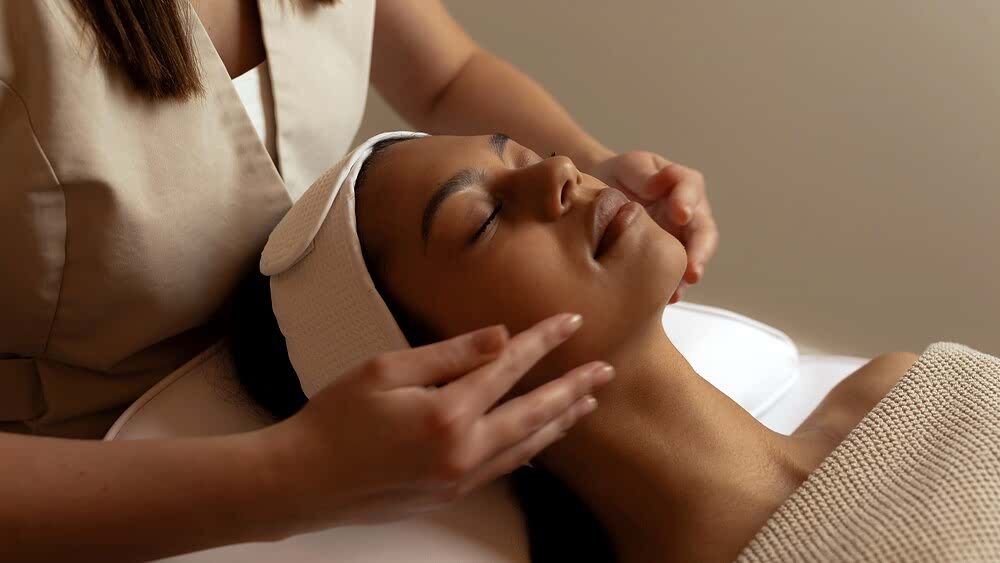 Абонемент на Микротоковую терапию для лица + шея и декольте, 10 сеансов